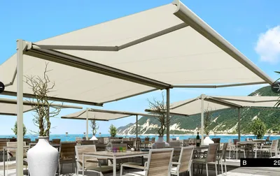 In eine Pergola integrierte Markise als Beschattung.